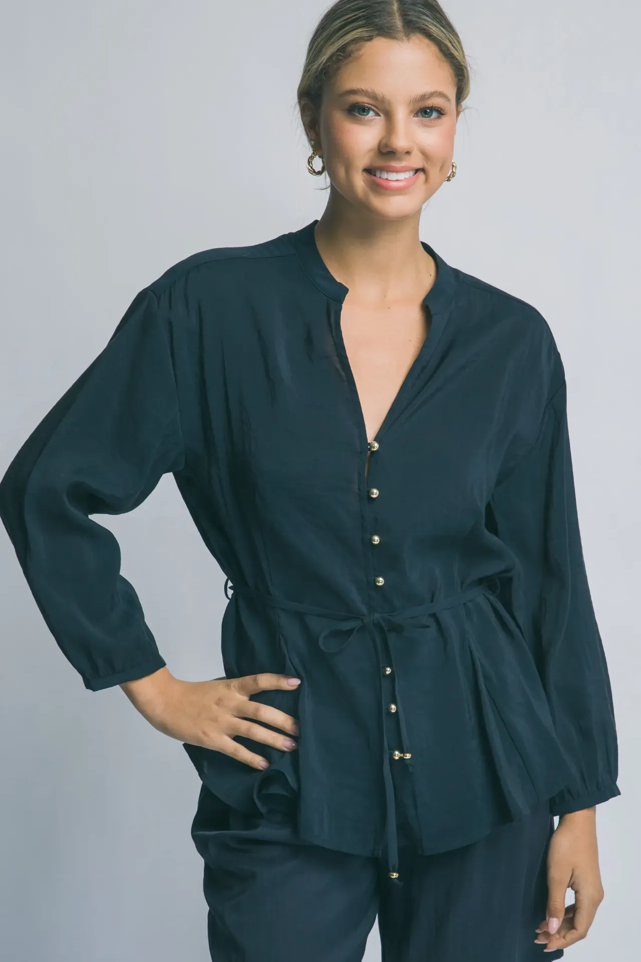 10414TN Long-Sleeved V-Neck Blouse (Black, S)